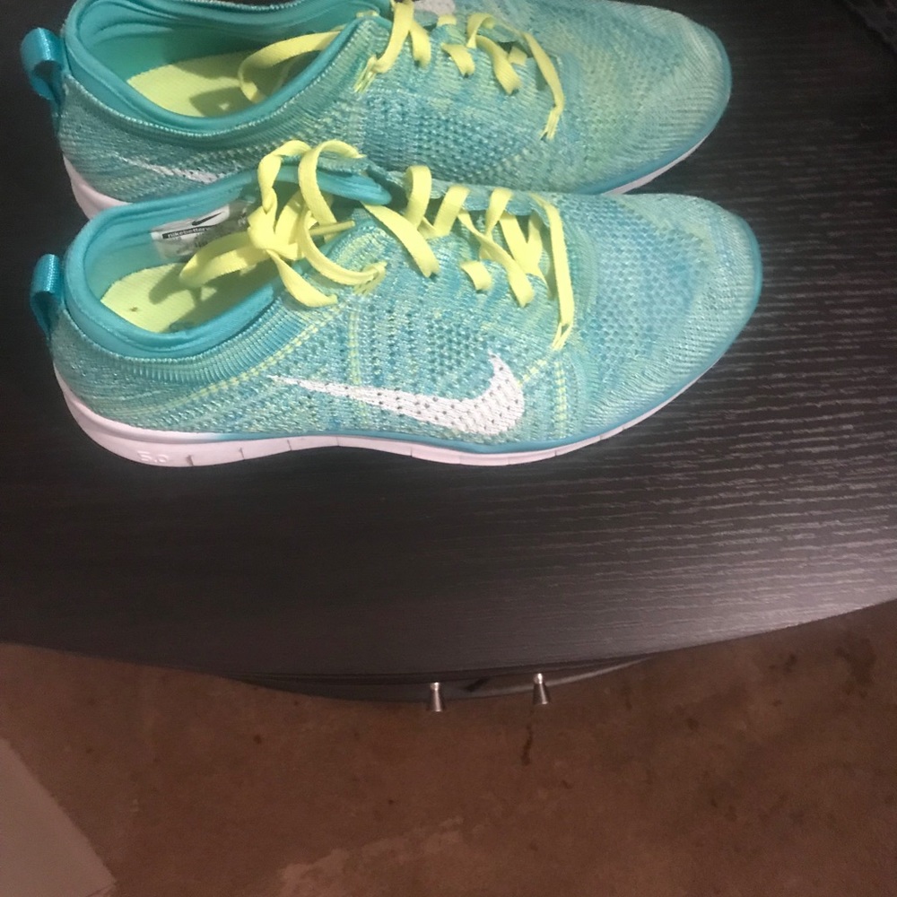 Nike sneakers - Picture 2 of 3